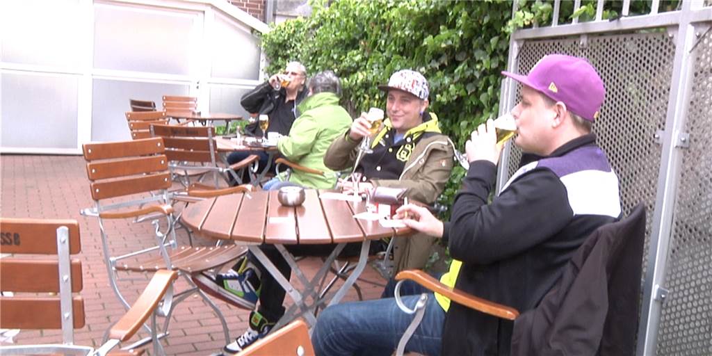 Video: „Endlich das erste Frischgezapfte - ich hab‘s vermisst“ Video: „Endlich das erste Frischgezapfte - ich hab‘s vermisst“