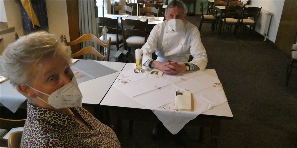 Innengastronomie darf öffnen: „Sie können sofort vorbei kommen“ Die Ruhe vor dem Sturm: Ferdinande und Jürgen Greskamp erwarten viele Gäste am Pfingst-Samstag