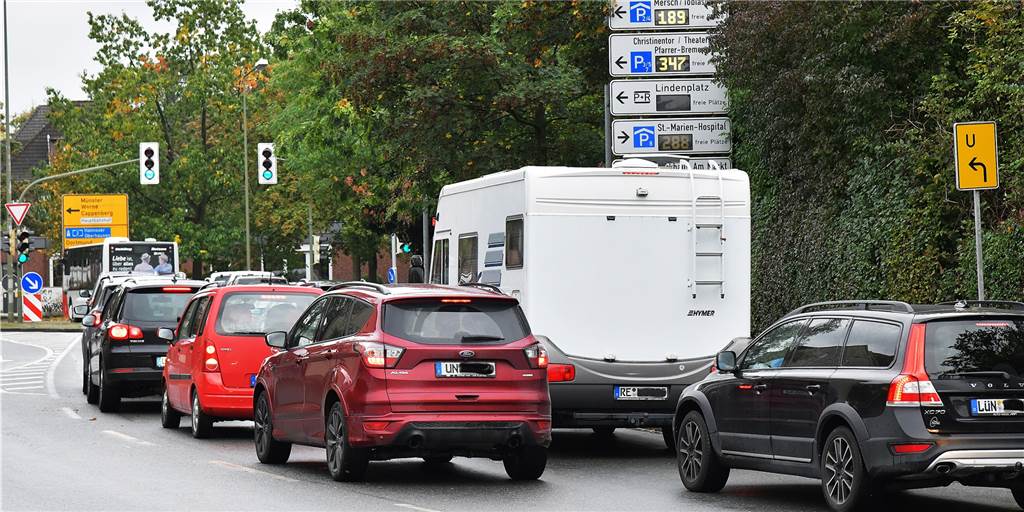 Ringverkehr in Lünen: Weniger Stau für Autos, mehr Platz für Fahrräder? Stau und viel „Stop & Go“ gehören nicht nur auf Lünens Straßen zum Alltag. Mit einem Konzept für einen Ringverkehr wollen die Grünen in der Lippestadt Radfahrern mehr Platz geben und für mehr fließenden Verkehr sorgen.