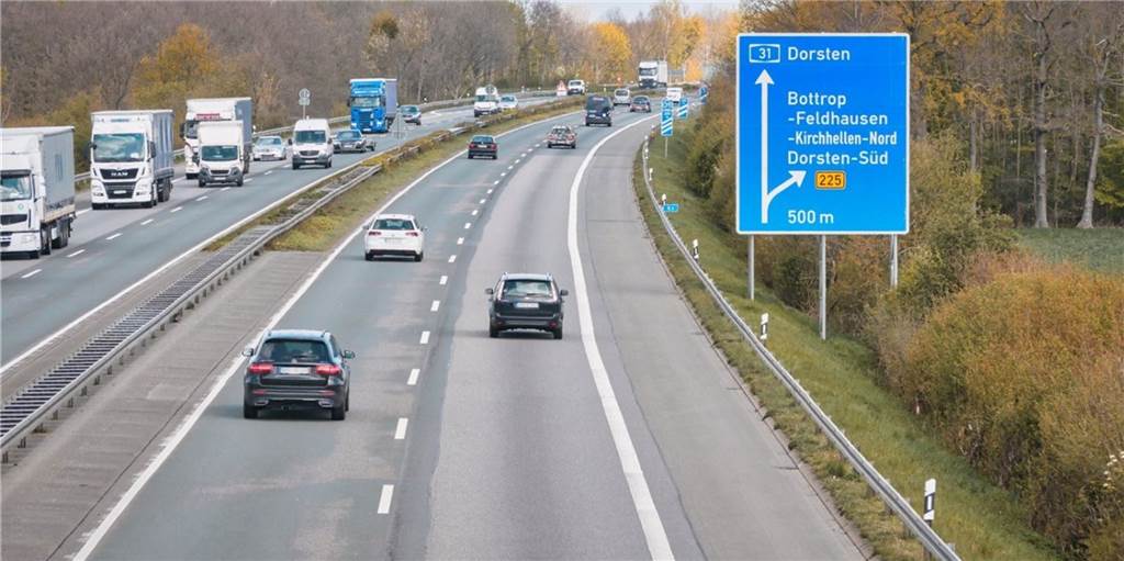 A 31 wird nun zur Großbaustelle: So ist der Zeitplan bis Herbst 2022 Die A 31-Anschlussstelle Feldhausen/Dorsten-Süd ist am Mittwoch (26. Mai) und Donnerstag (27. Mai) von Sperrungen betroffen.