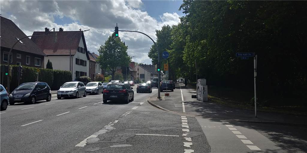 Absperrbügel gegen Falschparker: So hart wird an der Stockumer Straße durchgegriffen An der Stockumer Straße, hinter der Kreuzung zur Fritz-Kahl-Straße, soll bald ein Parkverbot verhängt werden.
