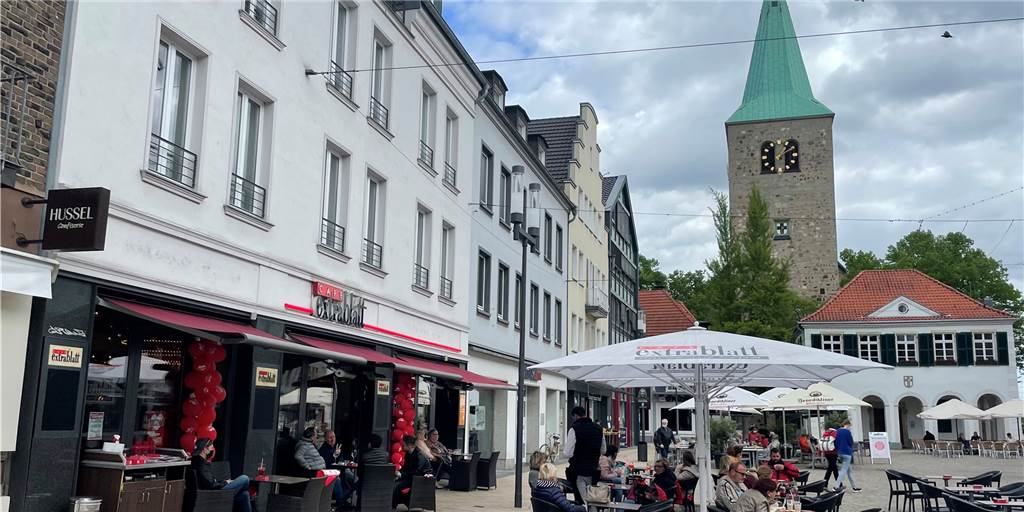 Kaum Corona-Verstöße am ersten Wochenende nach Lockerungen Seit Freitag gibt es keine Ausgangssperre mehr und in Dorsten ist unter anderem wieder Außengastronomie möglich. Ordnungsamt und Polizei berichten von einem ruhigen Pfingstwochenende mit kaum nennenswerten Vorfällen.