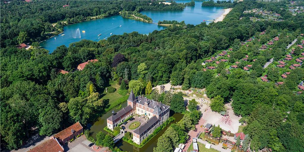 Ferienzentrum Schloss Dankern: Ein Paradies mitten im Emsland Im Ferienzentrum Schloss Dankern gibt es jede Menge zu entdecken: vom Freibad bis zu wilden Achterbahnen.