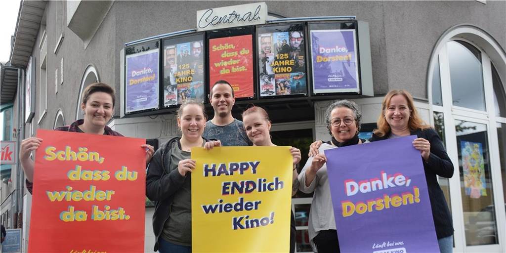 Central-Kino Dorsten nennt Datum für geplante Wiedereröffnung Am 1. Juli will das Dorstener Central Kino Center wieder öffnen. Die Stimmung dürfte beim Team dann ähnlich gelöst sein wie hier bei der Neueröffnung nach dem ersten Lockdown im vergangenen Jahr.