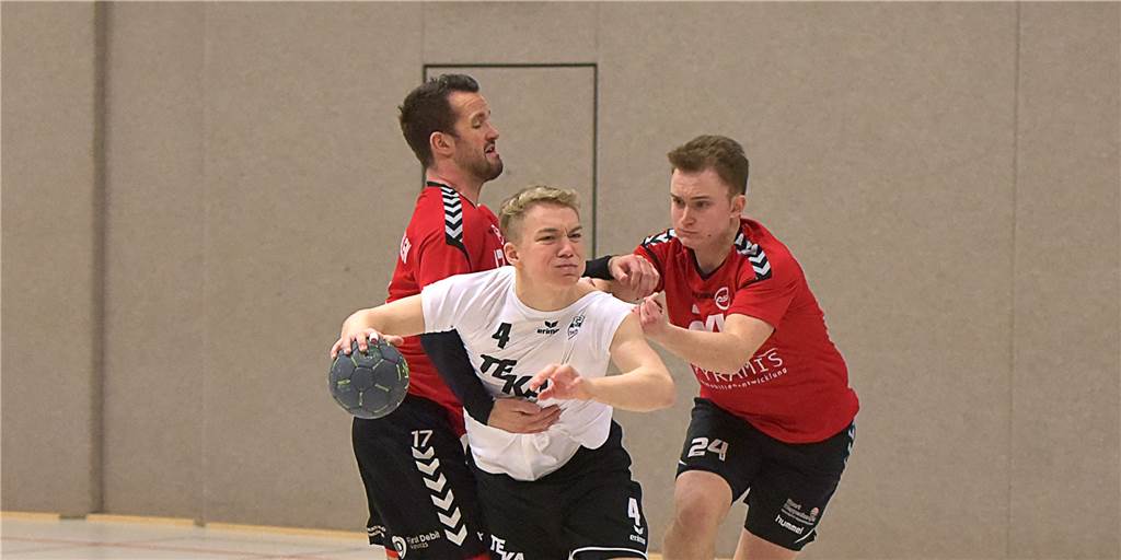 Handballer des TV Vreden vor „Kennenlerntreffen“: „Erst mal alle fit werden“ Bis die Handballer des TV Vreden nach langer Pause wieder wie Oliver Abbing (M.) in den Vollkontakt gehen, wird es noch etwas dauern. Trainer Frank Steinkamp legt zunächst Wert auf den Grundlagenbereich.