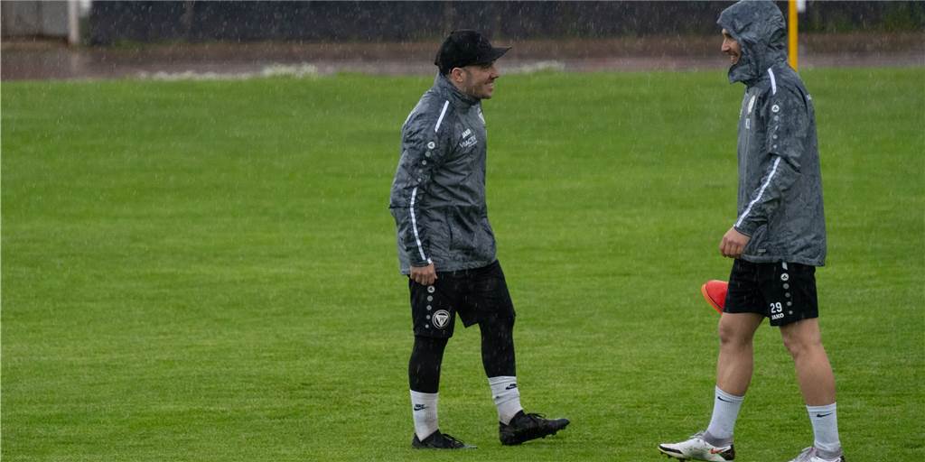 Aus der Regionalliga-Saison des TuS Haltern ist bald nur noch ein Spieler da Im Kader des TuS Haltern am See, dessen erste Mannschaft von Timo Ostdorf (l.) trainiert wird, steht nur noch ein Spieler, der einst fest zum Regionalliga-Kader des TuS gehörte.