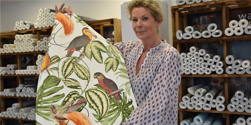Mit Video: Neues Tapeten-Outlet in Vreden bietet über 400 Muster Heike Beck (54) hat schon länger über einen eigenen Tapetenladen nachgedacht. Jetzt hat sie sich ihren Wunsch mit dem erste Tapeten-Outlet in der Region erfüllt.