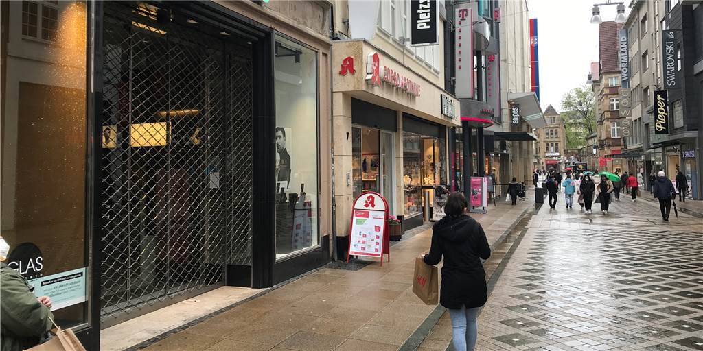 Video: Der erste Tag auf dem Westenhellweg ohne Corona-Notbremse Diese Filiale des Kosmetik-Unternehmens Douglas ist am Donnerstag (27.5.) noch geschlossen gewesen.