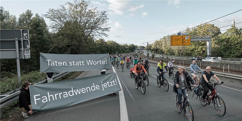 Demo soll wichtige Bundesstraßen in Dortmund zu Radschnellwegen machen Demo soll wichtige Bundesstraßen in Dortmund zu Radschnellwegen machen