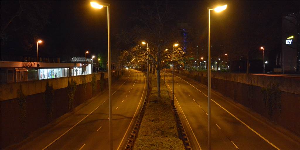 Ausgangssperre bringt der Stadt Dortmund über 180.000 Euro ein Stille auf der B1: Diese Aufnahme stammt vom ersten Abend der Ausgangssperre im April.