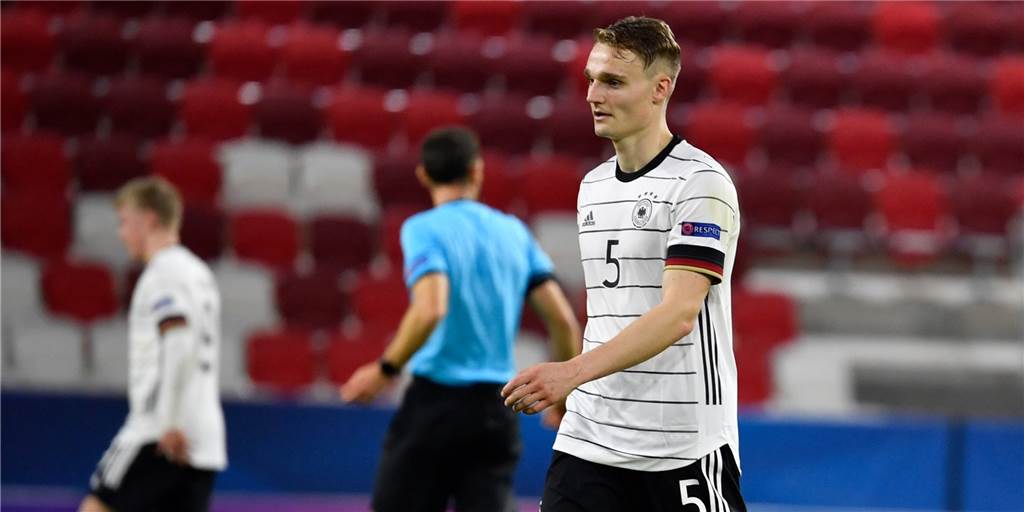 Amos Pieper vor EM-Viertelfinale: „Alle haben ein Lächeln im Gesicht“ Amos Pieper (l.) könnte sich in dieser Woche die EM-Krone aufsetzen.