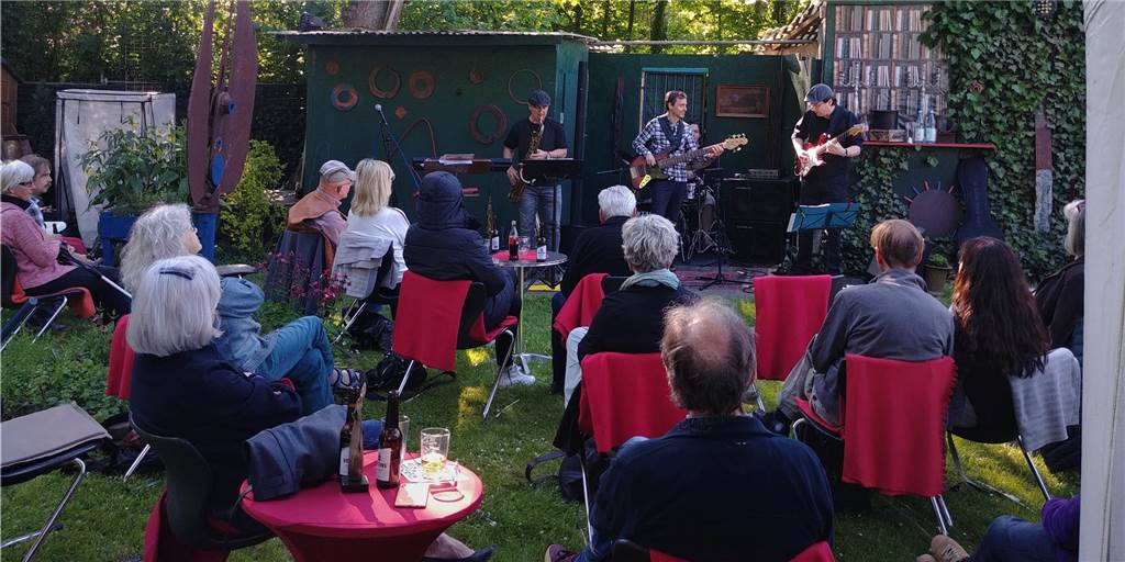 Erstes Schwerter Live-Konzert nach dem Lockdown: „Das ist Nahrung für die Seele“ Rund 60 Gäste konnten sich – getestet, geimpft oder genesen – am Sonntag endlich wieder ein Live-Konzert in Schwerte ansehen.