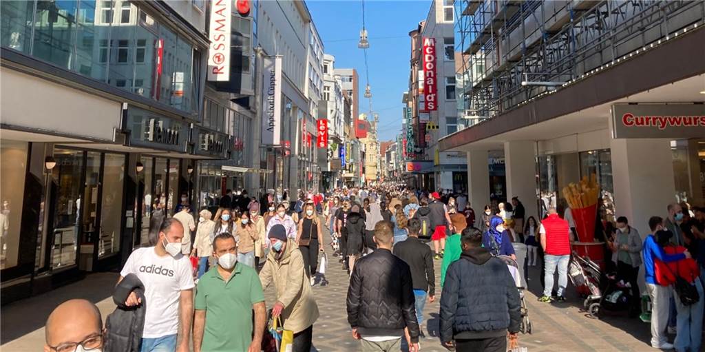 Kunden-Rekord in der City: So viel war am Samstag auf dem Westenhellweg los Auf dem Westenhellweg ist es am Samstag (29.5.) ungewohnt voll geworden.