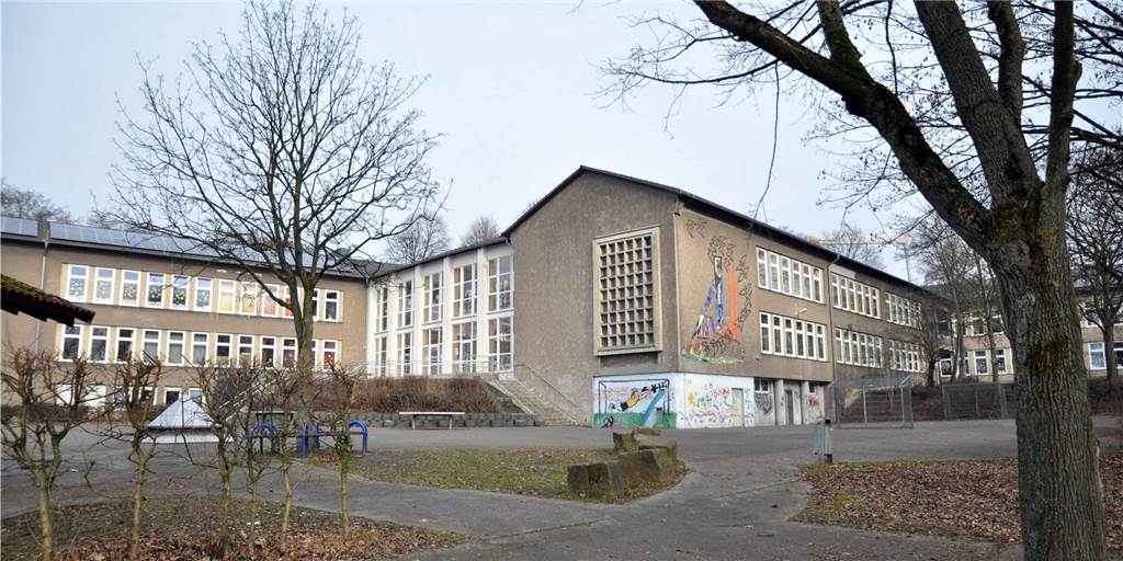 Nicht nur in der Cottenburgschule auf Schwerin werden von nun an Coronatest-Bescheinigungen verteilt.