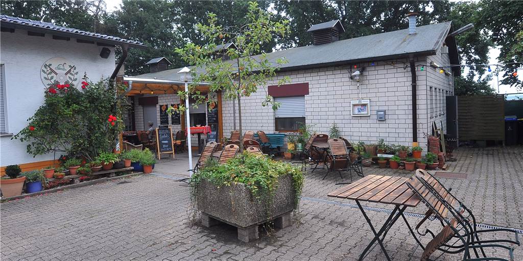 Heidekneipe in Schwerte öffnet wieder – und kündigt Public Viewing zur EM an Die Kneipe „Auf der Heide“ öffnet am Donnerstag auch den hauseigenen Biergarten. Am Samstag gibts dann ein Live-Konzert.