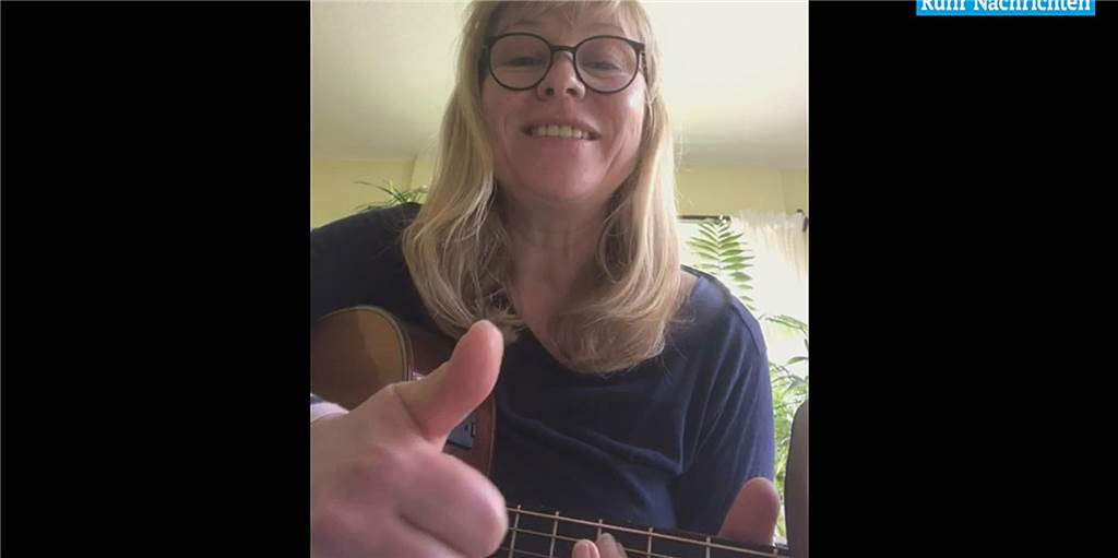 „Wir schreiben lange Listen mit Überstundenzeit“: Praxismitarbeiterin singt „Impfsong“ Eva Fabritius hat für ihre Praxiskolleginnen einen Song geschrieben. Das Thema: Impfen beim Hausarzt.