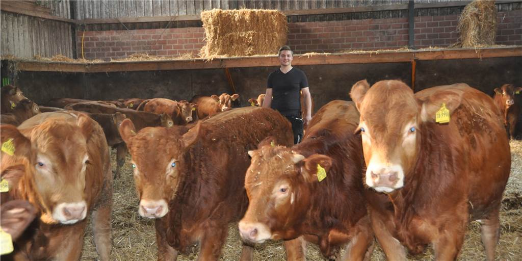 Landwirt Christian Schlichtmann vermarktet seine Rinder direkt Landwirt Christian Schlichtmann vermarktet seine Rinder direkt.