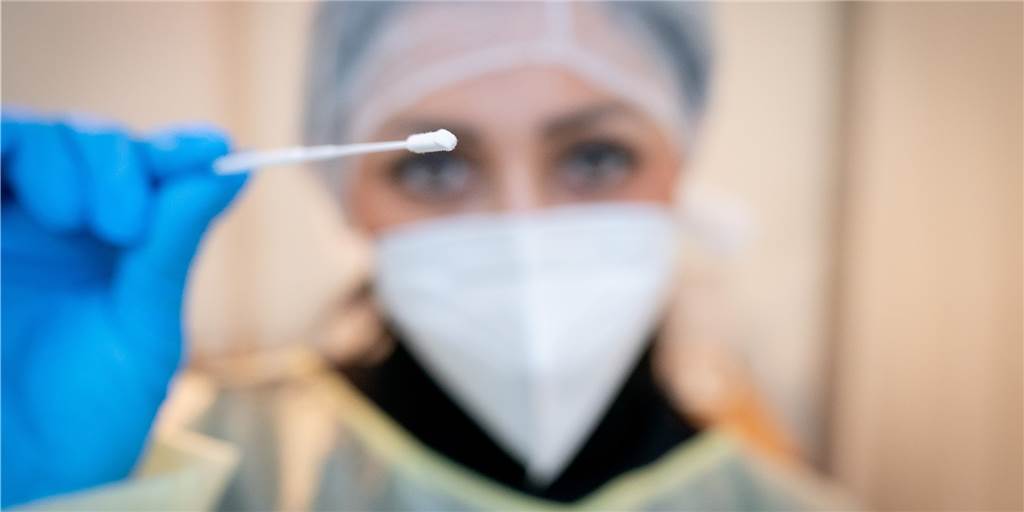 Video: Warum kontrolliert die Stadt Dortmund nicht jedes Schnelltest-Zentrum? Negativ. Das scheint auch die Diagnose bei der Überprüfung einer Schnelltest-Firma zu sein.