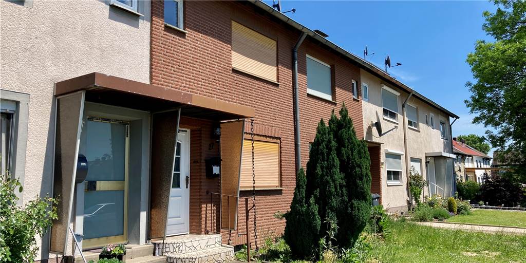Wenn ein 57-Quadratmeter-Häuschen 199.000 Euro kosten soll Das Reihenmittelhaus an der Trakehnener Straße 27 (das Haus mit den beigen Rolladen) steht zum Verkauf, soll bei gerade einmal 57 Quadratmetern Wohnfläche 199.000 Euro kosten