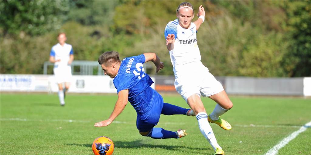 Bezirksliga 11 und Kreisliga A: Zwei Mannschaften wollen die Staffel wechseln Der SV Heek, hier Christian Theuring (l.) und der SuS Stadtlohn mit Maximilian Rhein (r.) könnten einen neuenGegner in der Bezirksliga 11 bekommen. Sofern dessen Antrag Erfolg hat.