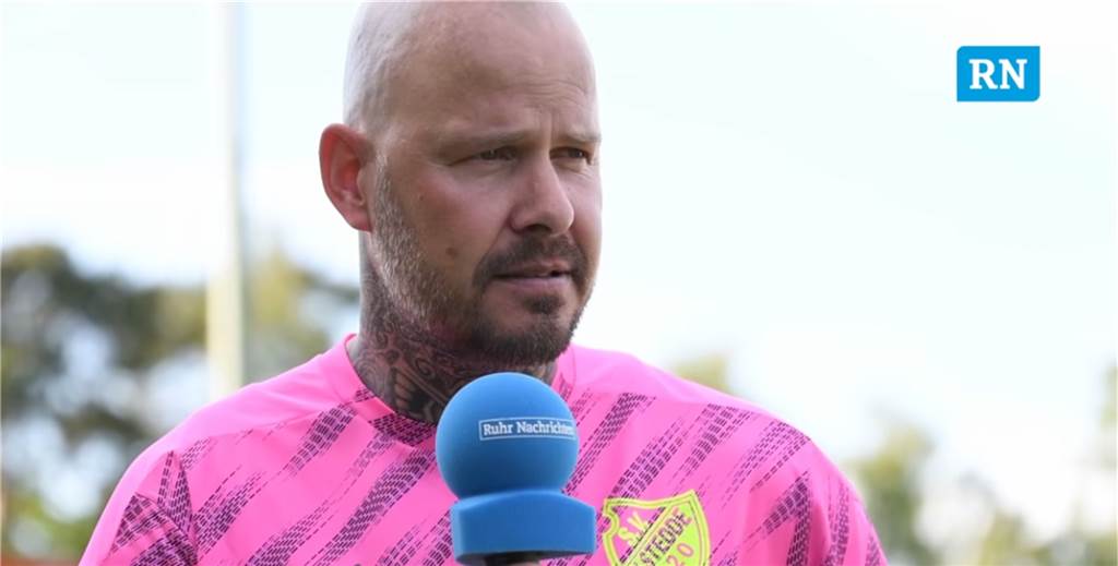 Im Video-Interview: Ex-Bundesliga-Torwart Sascha Kirschstein über seinen Wechsel zu BW Alstedde Im Interview klärt Sascha Kirschstein unter anderem darüber auf, wie der Wechsel zu BW Alstedde in die Bezirksliga zustande gekommen ist.