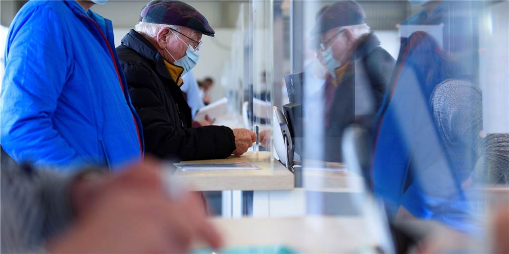 Impfzentrum Velen vergibt erst mal nur noch Termine für Zweitimpfungen Auch im Impfzentrum des Kreises Borken in Velen gibt es bis mindestens Mitte Juni keine Termine für Erstimpfungen mehr.