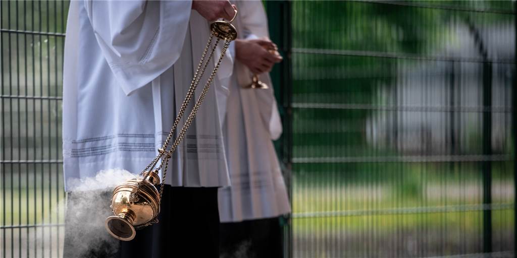 Messdiener-Leiter: In der Kirche hat sich bislang zu wenig verändert Eine modernere Kirche, die Initiative ergreift und Frauen gleichberechtigt, das wünschen sich die vier Vredener von der katholischen Kirche.