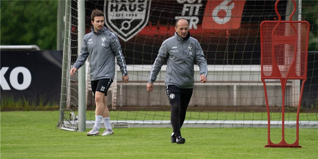Halterner Trainer: „Wenn einer noch nicht möchte, ist das kein Problem“ Trainieren beim TuS Haltern am See seit einigen Tagen wieder: Der spielende Co-Trainer Kevin Lehmann (l.) und Co-Trainer Thorsten Kornmaier (r.).