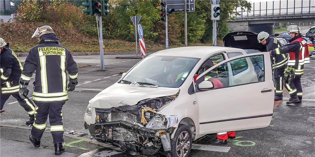 Unfallschwerpunkte in Dortmund: An drei Kreuzungen kracht es besonders oft Die Dortmunder Polizei hat im letzten Jahr insgesamt 32 Unfallschwerpunkte im Stadtgebiet identifiziert.