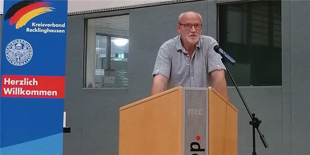 Wen die AfD für Dorsten bei der Bundestagwahl ins Rennen schickt Detlef Bauer (AfD) bei seiner Bewerbungsrede.