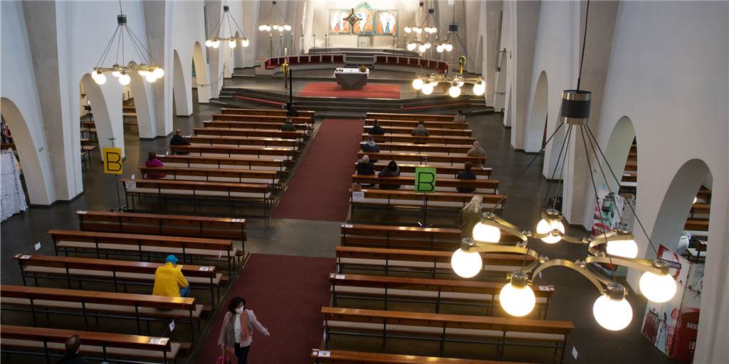 Castrop-Rauxeler Impfkirche läuft erfolgreich - und wird fortgesetzt In der St.-Antonius-Kirche in Castrop-Rauxel-Ickern impfen Dr. Holger Knapp und Dr. Matthias Jasper gegen das Coronavirus.