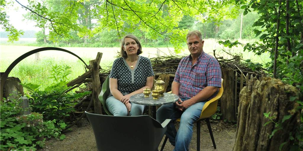 Mit vielen Fotos: Offene Gartentage wirken als Besuchsmagnet Wiltrud und Thomas Resing in ihrem wildromantischen Garten.