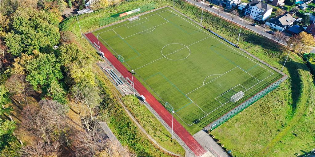 Schwergewicht ist in der Ickerner Glückauf-Kampfbahn angekommen Die Glückauf-Kampfbahn an der Recklinghauser Straße ist die Heimat des SC Arminia Ickern und der SF Habinghorst/Dingen.