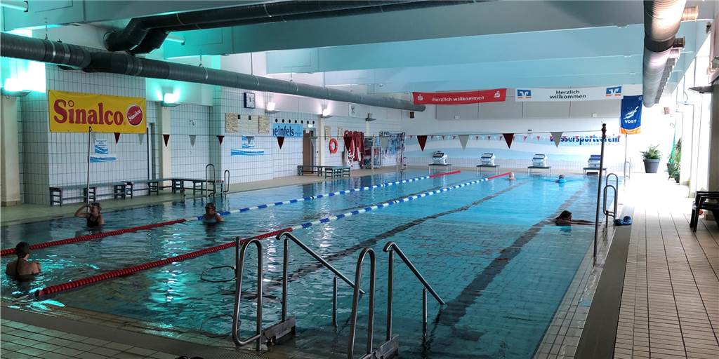 Hallenbad öffnet nach sieben Monaten - Weitere Lockerungen in Sicht Fast drei Monate war das Hallenbad in Schermbeck geschlossen. Seit wenigen Tagen können Mitglieder des WSV Schermbeck wieder ins Wasser.