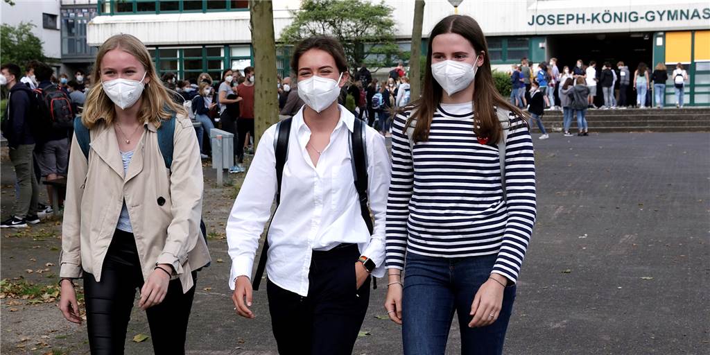 Halterner Gymnasiasten laufen wieder für Arco Iris - aber anders als früher Sammelten Spendengelder beim Sponsorenlauf: Nona Große Erdmann, Luzie Zahn und Lea Fricke (v.l.) vom Joseph-König-Gymnasium.