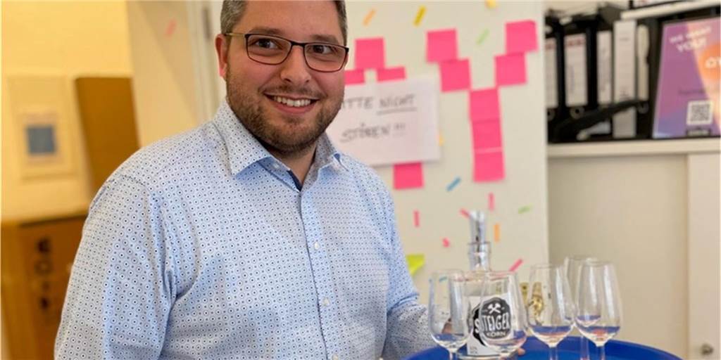 Spirituosen-Firma aus Dorsten bestückt die neue „Steiger-Bar“ auf Schalke Spirituosen-Firma aus Dorsten bestückt die neue „Steiger-Bar“ auf Schalke