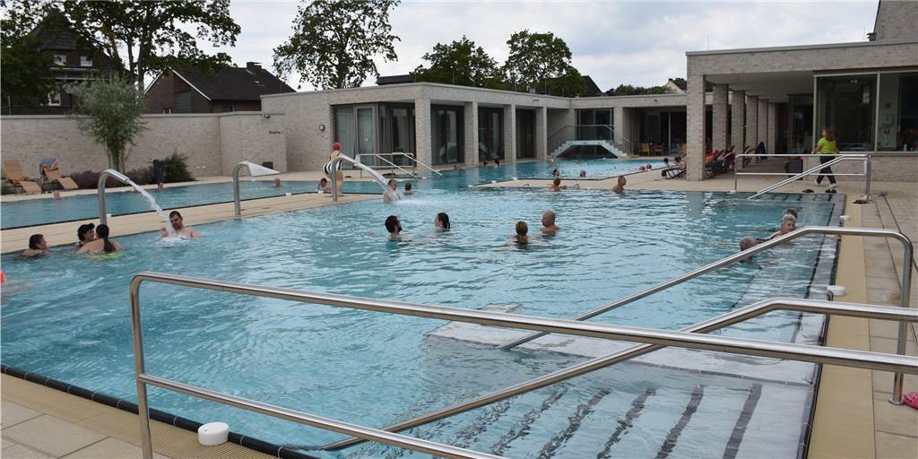 Solebad in Werne: Direkt zur Eröffnung des Solebereichs gibt’s einen Einlassstopp Großer Andrang zum Start: Nach 223 Tagen durften die Besucherinnen und Besucher am Sonntag (6. Juni) wieder den beliebten Bereich im Solebad Werne nutzen.