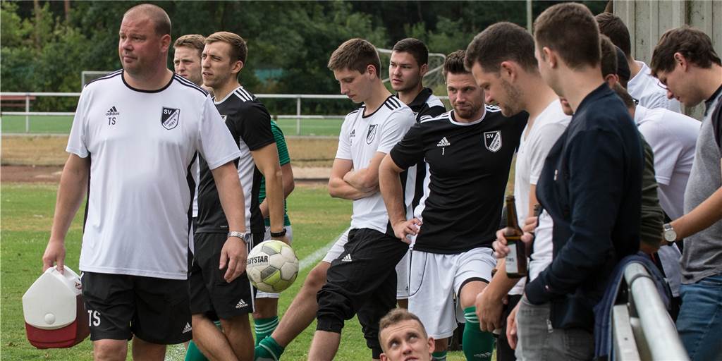 Lippramsdorf präsentiert einen Rückkehrer sowie einen Co- und zwei Torwart-Trainer Die Lippramsdorfer Spieler bekommen neben dem Platz Unterstützung: Unter anderem ist nun die Position des Co-Trainers und des Physios besetzt.