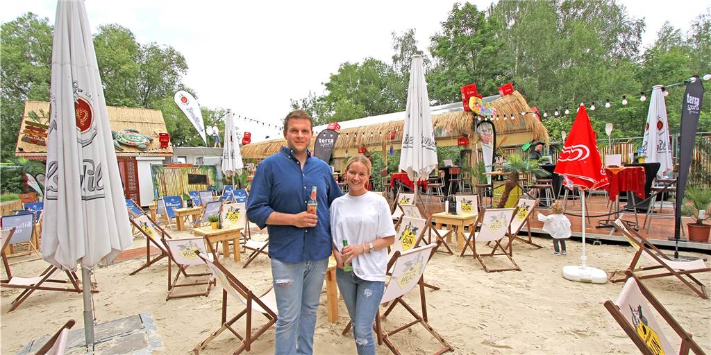 Cocktails und Public-Viewing: Das bietet die neue Strandbar am Hengsteysee Die Betreiber Ricardo und Sandy Arens erwarten ihre Gäste am Stadtstrand am Hengsteysee.