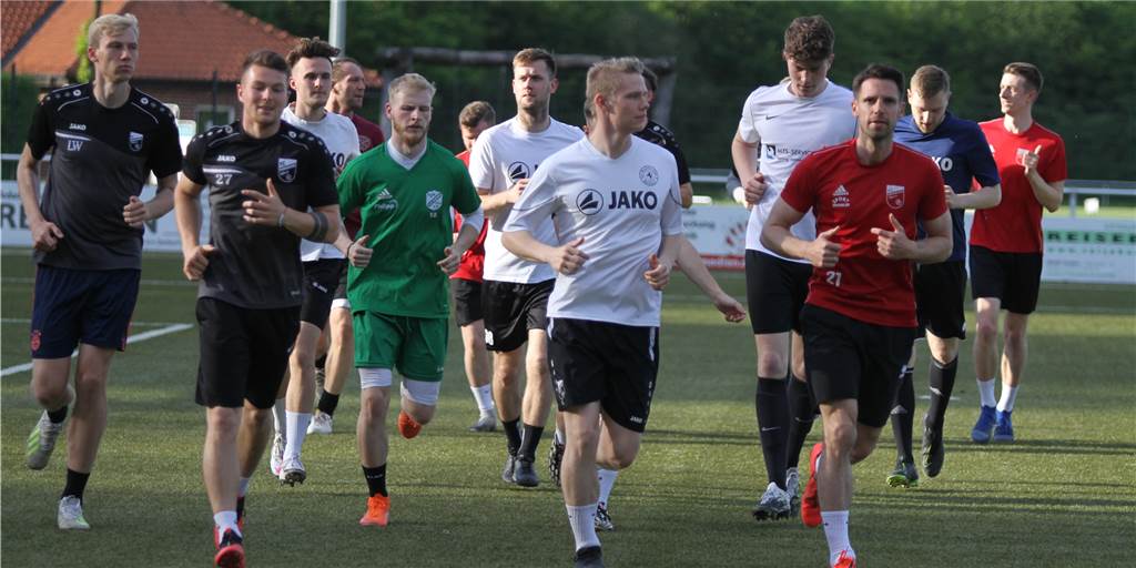 „Bin richtig heiß“: Spieler greift beim FC Nordkirchen nach langer Verletzung wieder an Ein Spieler des FC Nordkirchen freut sich, endlich wieder auf dem Platz zu stehen.