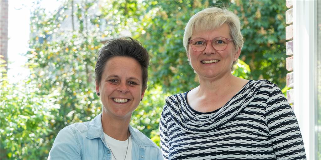Eva Lindermeir (l.) und Gisa Sendfeld freuen sich, dass sie ihre Mut-mach-Werkstatt realisieren konnte