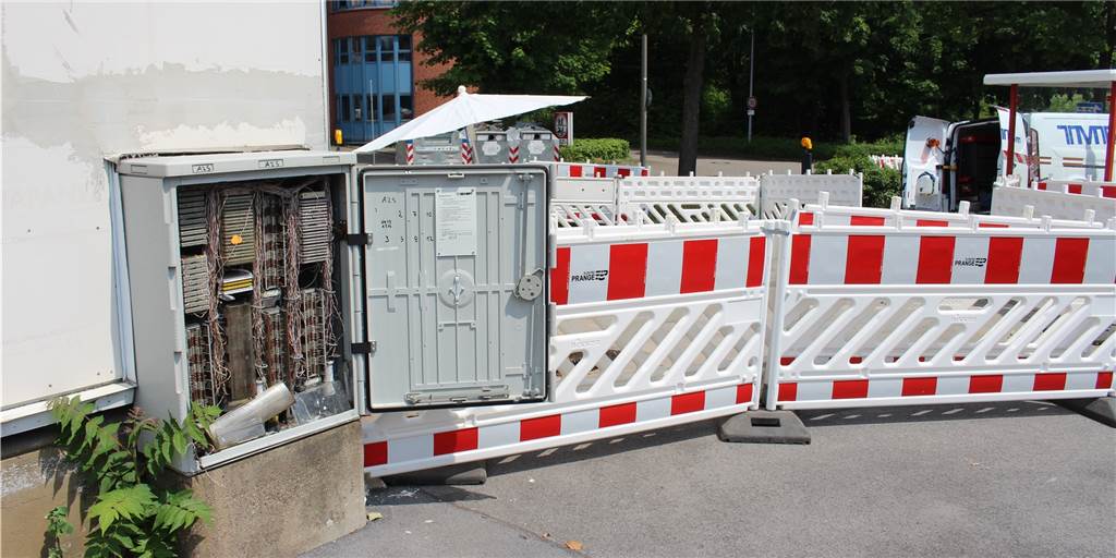 Anwohner zweier Straßen hatten vier Tage kein Telefon und Internet Am Donnerstag erschien ein Service-Team zur Reparatur.
