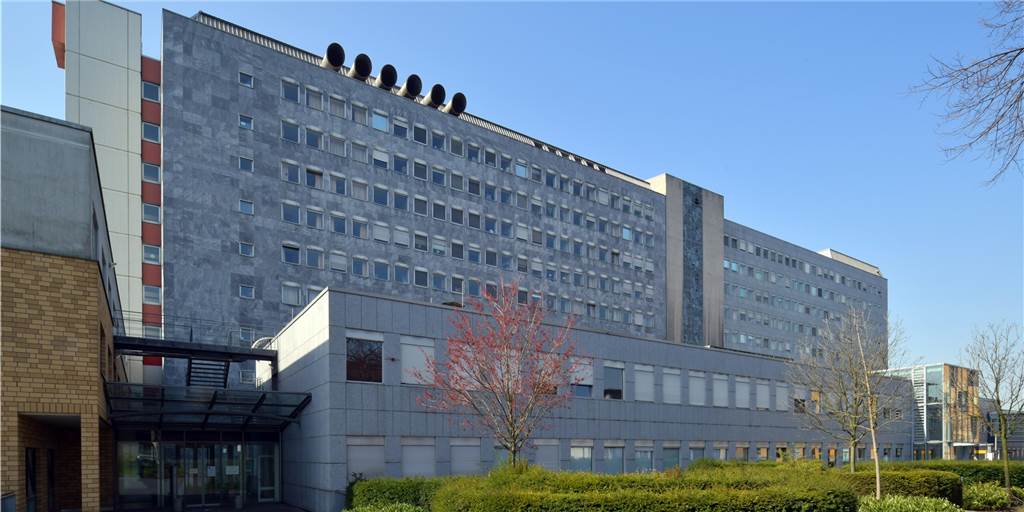 80-Jährige kritisiert Lüner Marien-Hospital: Freundin verstarb ganz allein Das Bild zeigt den Eingangsbereich des St.-Marien-Hospitals in der Lüner City im März dieses Jahres.