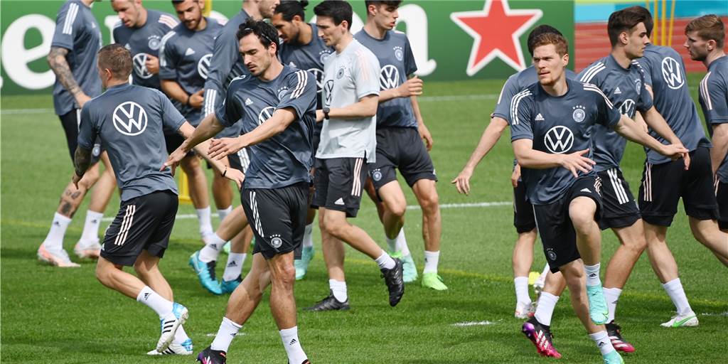 Dortmunder Forscher „wissen“ schon, wer Fußball-Europameister wird Die deutsche Nationalmannschaft beim Training. Statistiker unter anderem der TU Dortmund haben ihre Chancen auf den Europameistertitel errechnet.