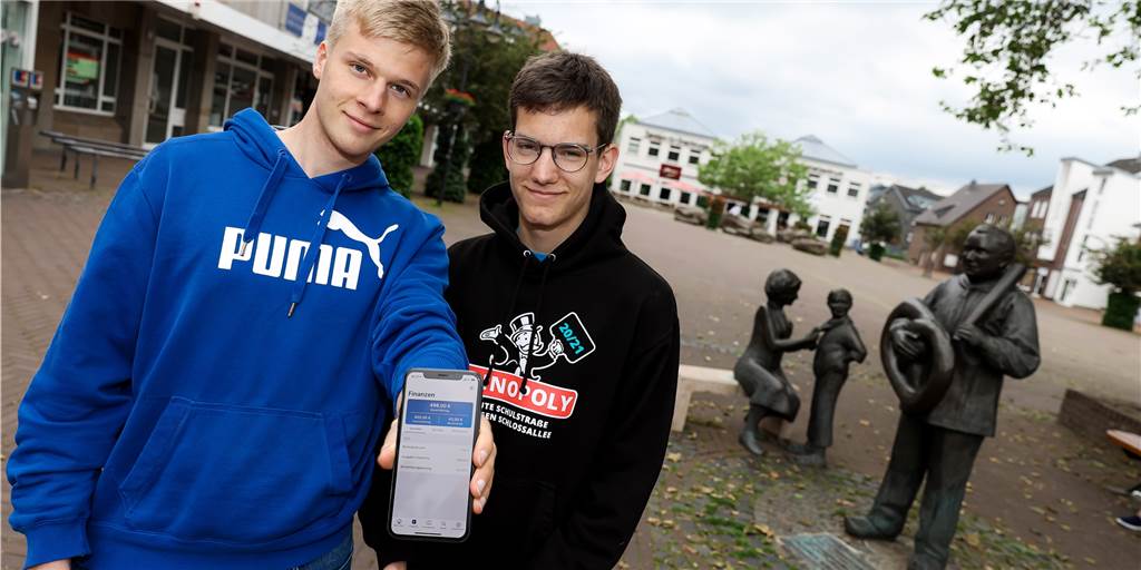 Neue App: Zwei Kirchhellener digitalisieren das Kegelbuch Die beiden Cousins Janik (l.) und David Philipps haben gemeinsam an der Clubmanager-App gearbeitet, die nun auf allen Geräten verfügbar ist.