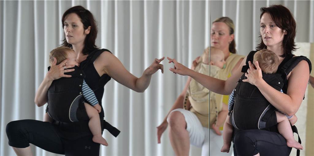 Fitness nach der Schwangerschaft - und das Baby ist immer dabei Baby statt Hantel: Das Kangatraining erfreut sich unter jungen Müttern einer immer größer werdenden Beliebtheit.