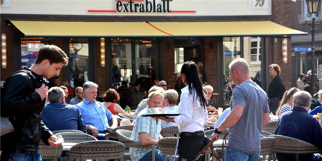 Mitarbeiter gesucht: Das gilt nicht für alle Halterner Gaststätten Viele Gastronomiebetriebe wie das Café Extrablatt suchen zurzeit Personal.