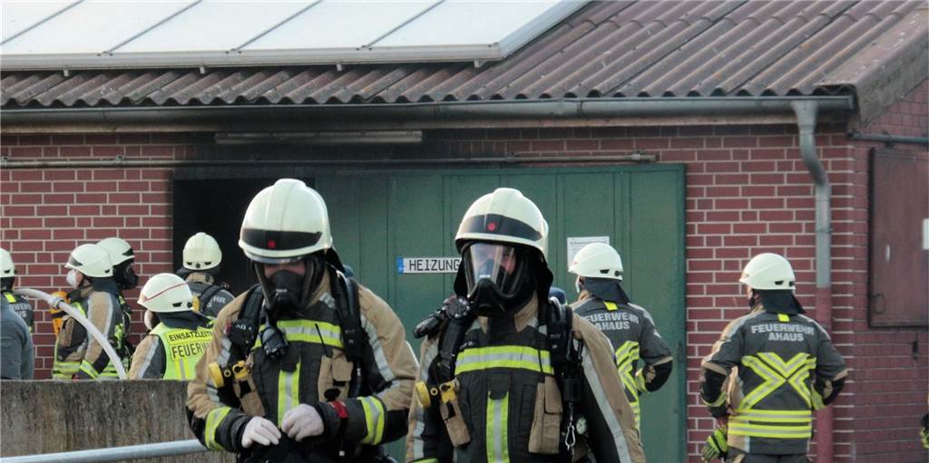 Feuer in Alstätte: 70 Sauen und Hunderte Ferkel mussten getötet werden Das Feuer war in einem Raum ausgebrochen, in dem eine Hackschnitzel-Heizung stand. Die Brandgase waren durch den Schweinestall gezogen. 70 Tiere mussten getötet werden.