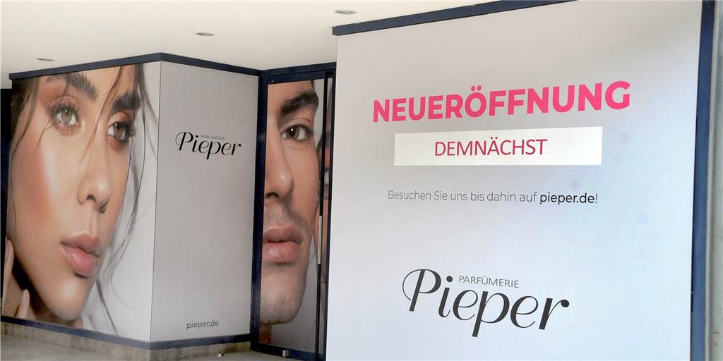 Eröffnungsdatum mit „demnächst“ überklebt: Wann kommt die neue Parfümerie? Die Parfümerie Pieper verschiebt die Eröffnung ihrer neuen Filiale in Schwerte. Der Termin „17.06. 2021" auf dem Schaufenster ist mit dem unkonkreten „demnächst" überklebt worden.