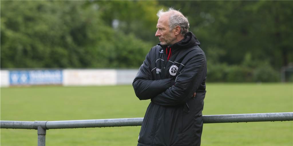 „Keine Lust, da unten rumzudümpeln“: Capeller Fußballer orientiert sich Richtung Spitze Capelle-Trainer Reinhard Behlert hat einen Spieler, der 2017 mit Fußball aufhören wollte.